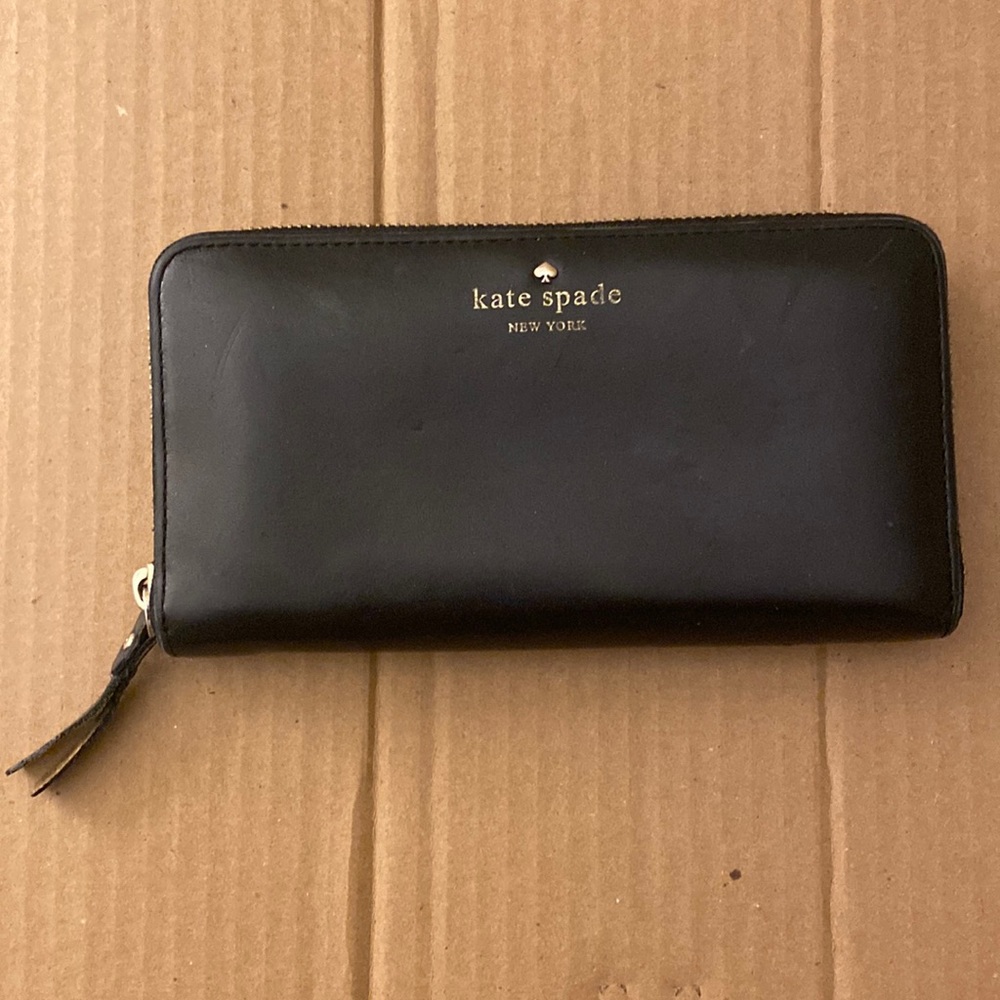 Kate Spade wrap around wallet